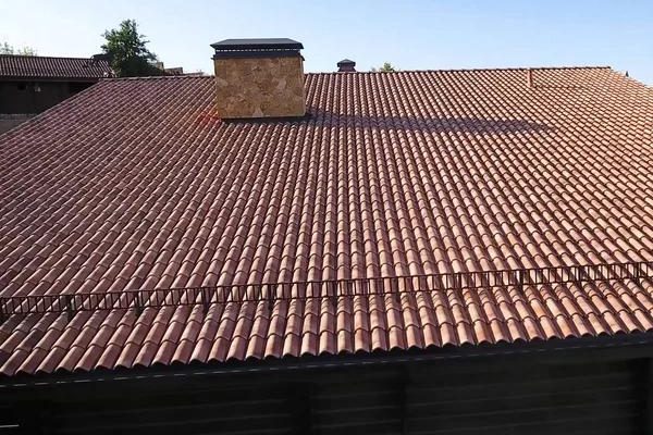 Roof Replacement & Installing: DIY vs. Professional Service