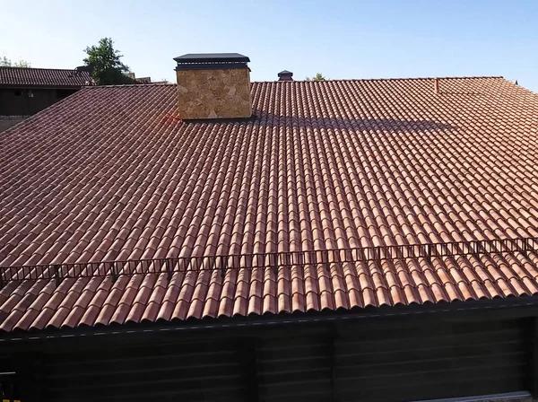 Roof Replacement & Installing: DIY vs. Professional Service