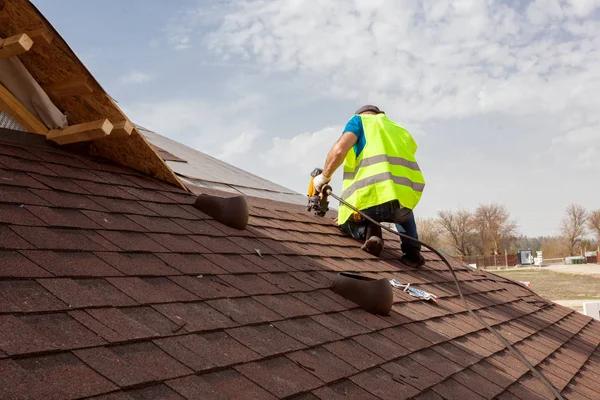 Louisville Roofing Contractors Specializing in Residential & Commercial Roofs